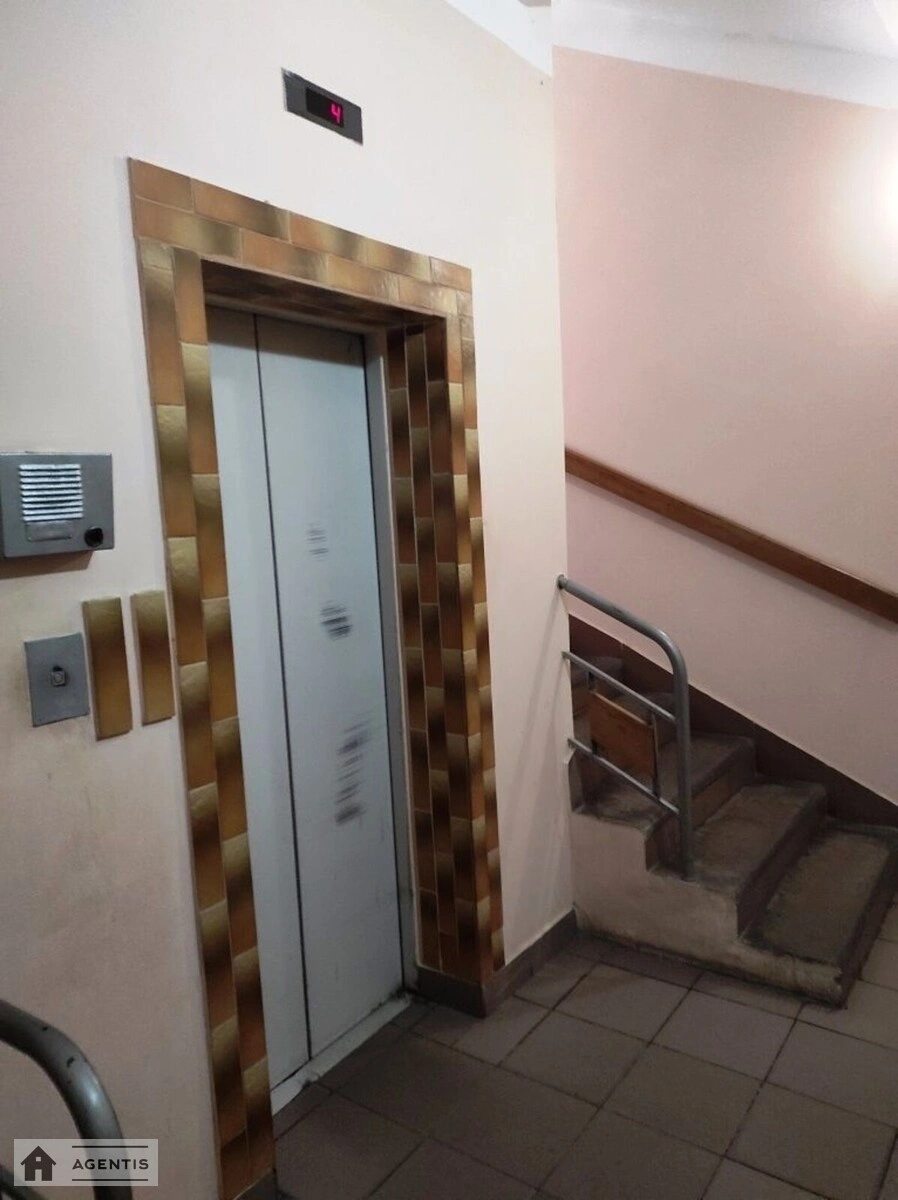 Apartment for rent 3 rooms, 110 m², 4th fl./9 floors. 8, Derevlyanska vul. Yakira, Kyiv. 