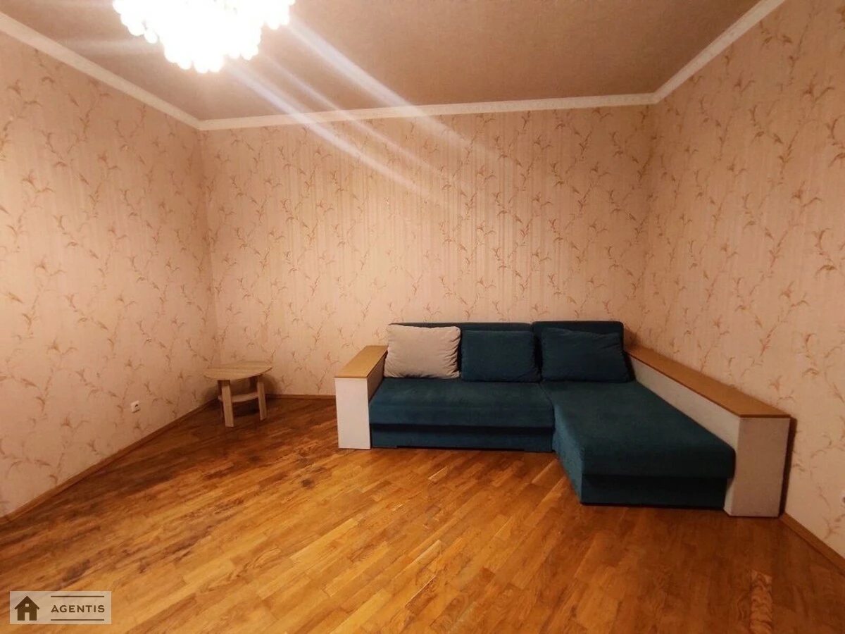 Сдам квартиру 3 комнаты, 110 m², 4 эт./9 этажей. 8, Деревлянська вул. (Якіра), Киев. 