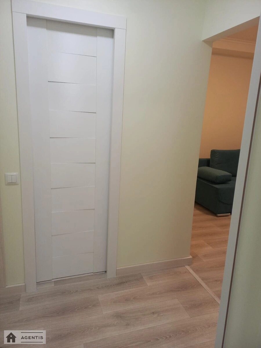 Здам квартиру 1 кімната, 27 m², 3 пов./25 поверхів. 38, Урлівська 38, Київ. 