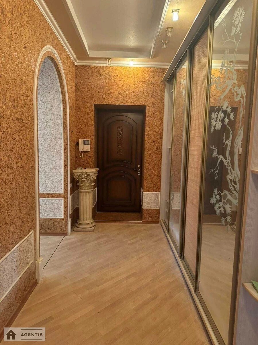 Apartment for rent 3 rooms, 119 m², 5th fl./6 floors. 15, Hreschatyk 15, Kyiv. 