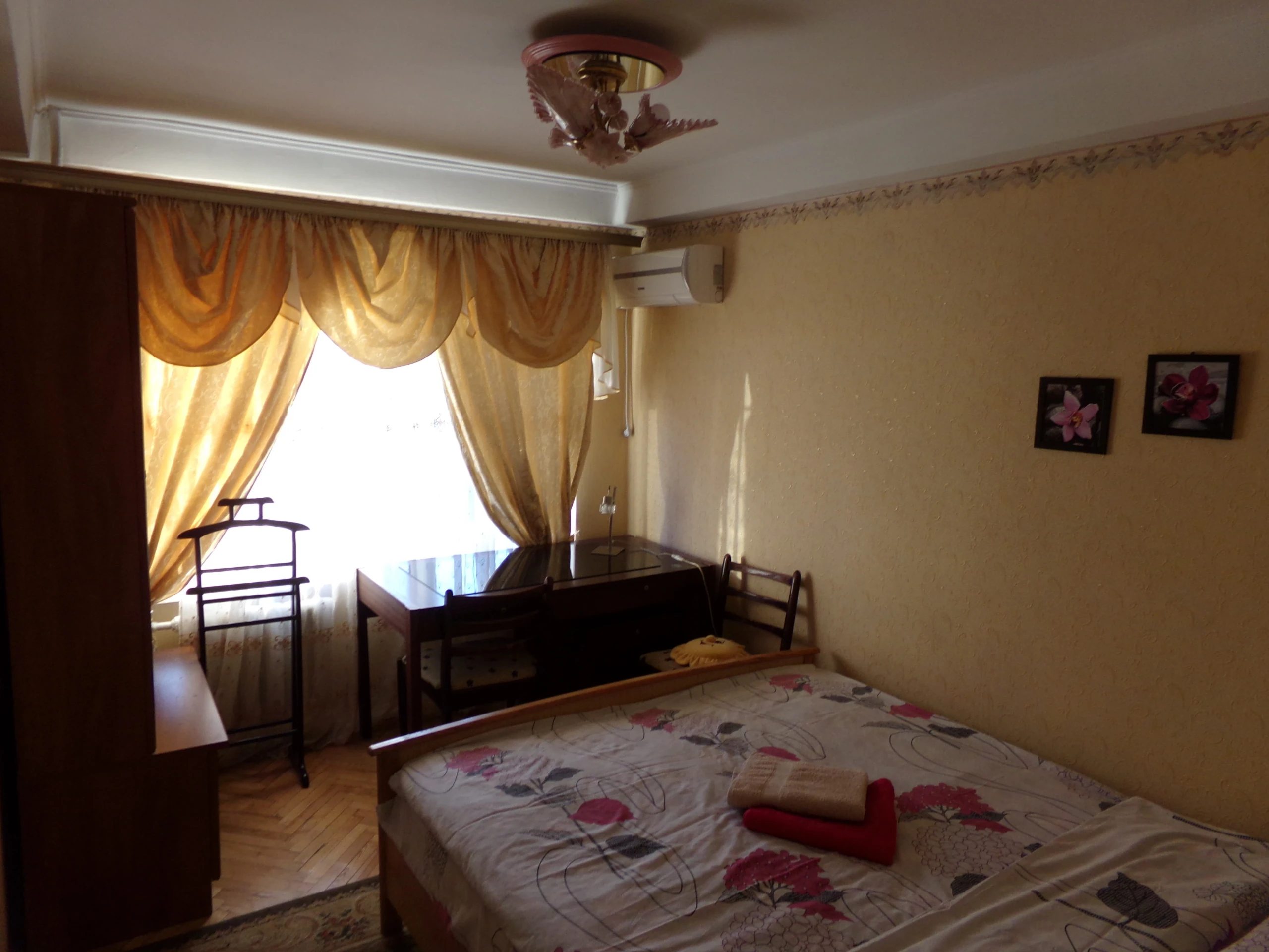 Entire place for rent 4 rooms, 90 m², 4th fl./9 floors. 9, Bul. Lesi Ukrayinky, Kyiv. 