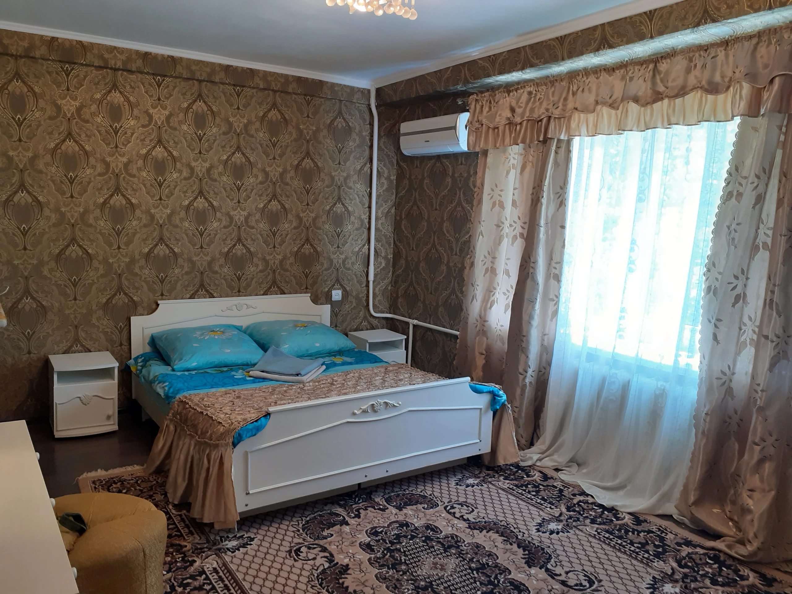 Entire place for rent 4 rooms, 90 m², 4th fl./9 floors. 9, Bul. Lesi Ukrayinky, Kyiv. 