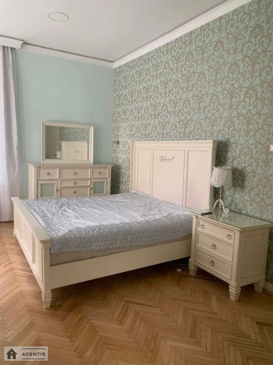 Сдам квартиру 1 комната, 45 m², 1 эт./3 этажа. Євгена Маланюка вул. (Степана Сагайдака), Киев. 