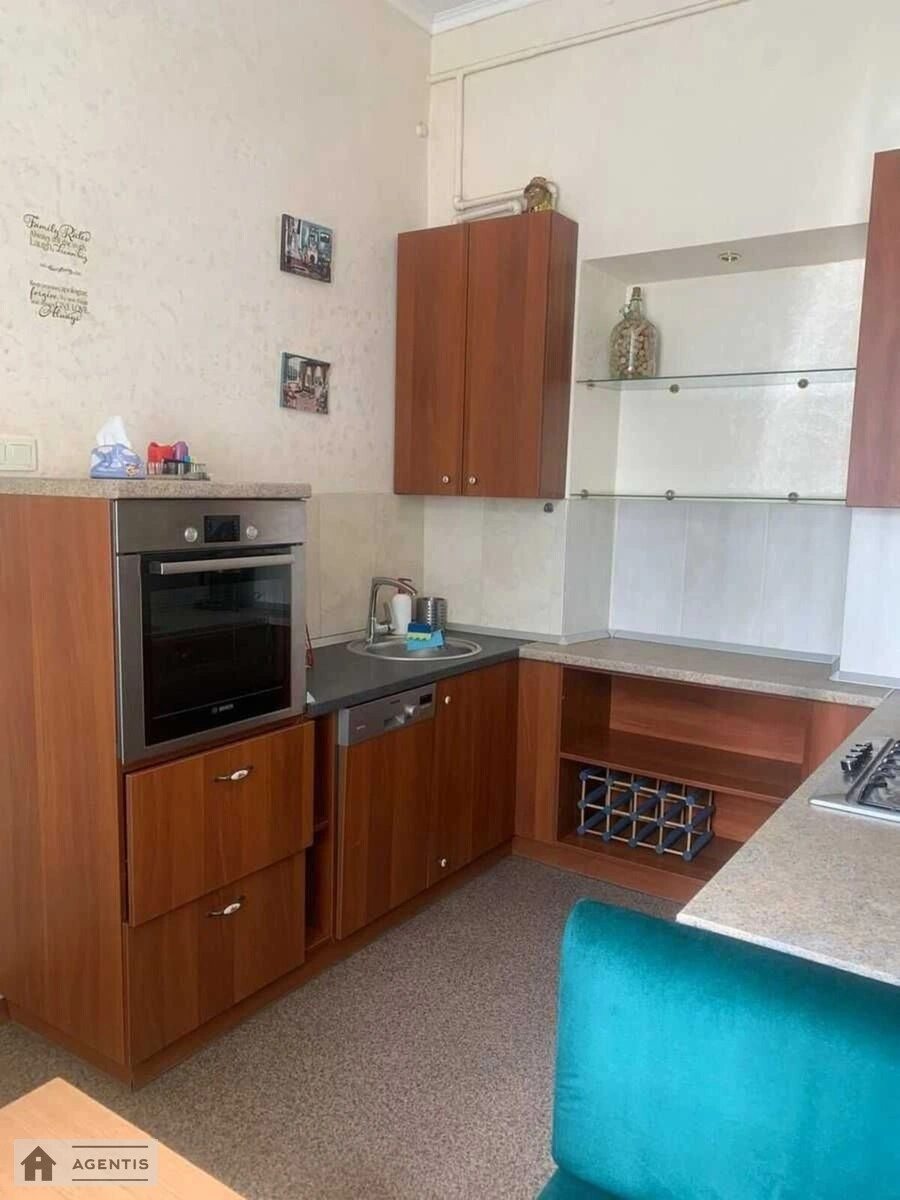 Сдам квартиру 1 комната, 45 m², 1 эт./3 этажа. Євгена Маланюка вул. (Степана Сагайдака), Киев. 