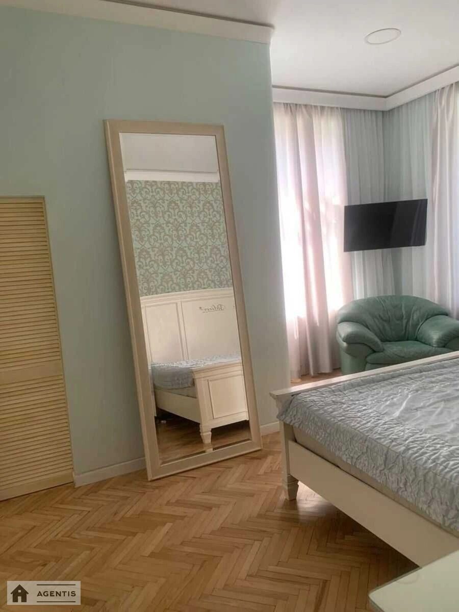 Сдам квартиру 1 комната, 45 m², 1 эт./3 этажа. Євгена Маланюка вул. (Степана Сагайдака), Киев. 