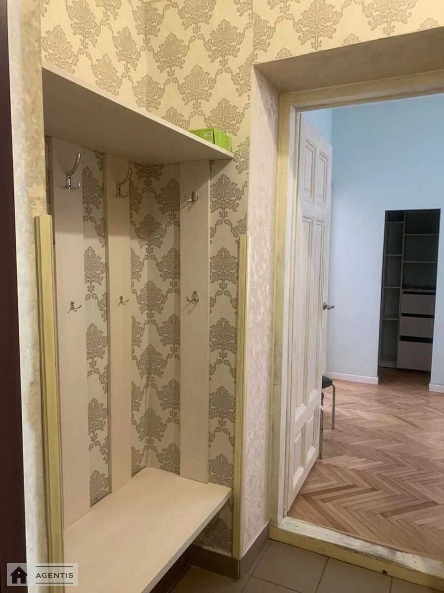 Сдам квартиру 1 комната, 45 m², 1 эт./3 этажа. Євгена Маланюка вул. (Степана Сагайдака), Киев. 