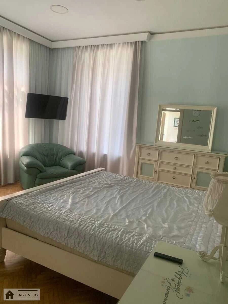 Сдам квартиру 1 комната, 45 m², 1 эт./3 этажа. Євгена Маланюка вул. (Степана Сагайдака), Киев. 