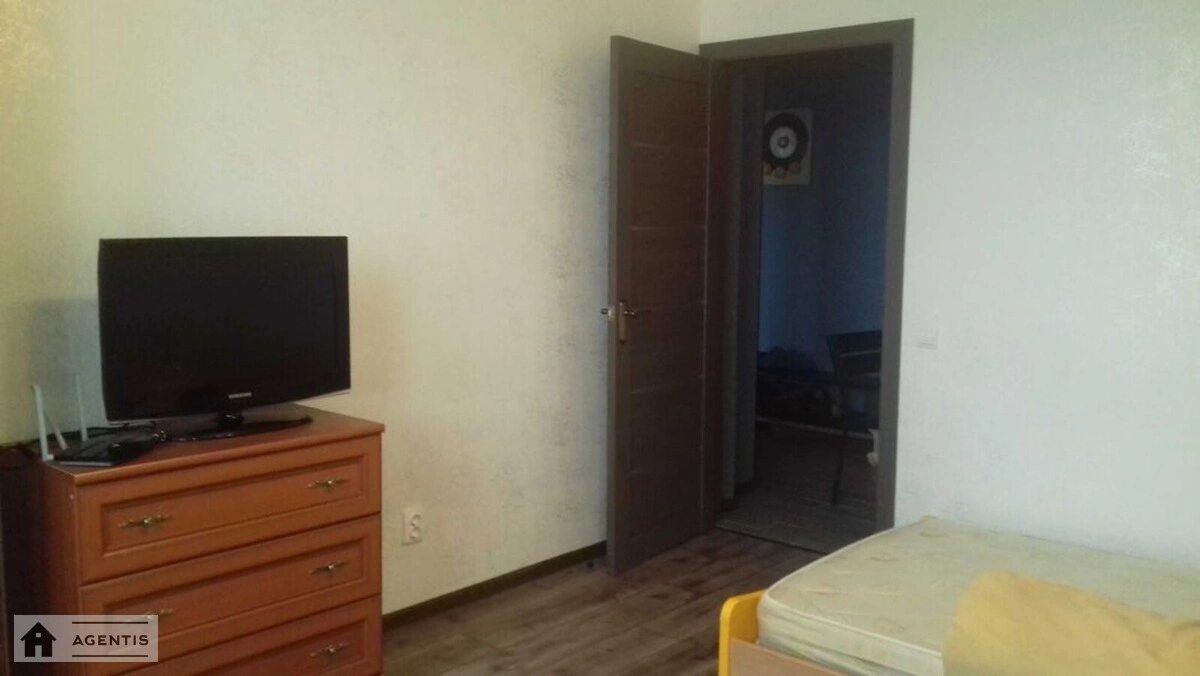 Сдам квартиру 2 комнаты, 60 m², 18 эт./26 этажей. 15, Соломії Крушельницької вул., Киев. 