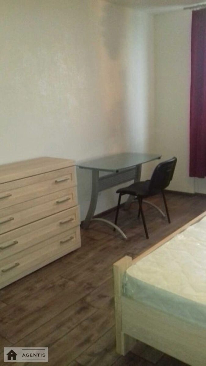 Сдам квартиру 2 комнаты, 60 m², 18 эт./26 этажей. 15, Соломії Крушельницької вул., Киев. 