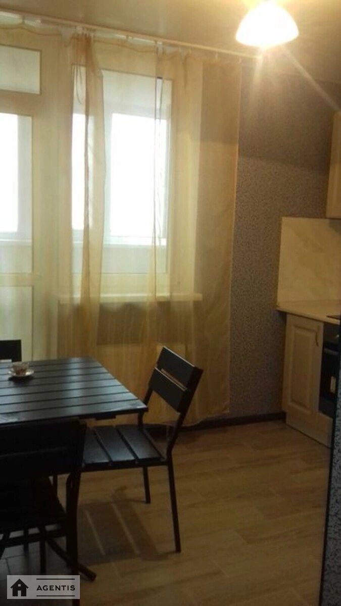 Сдам квартиру 2 комнаты, 60 m², 18 эт./26 этажей. 15, Соломії Крушельницької вул., Киев. 