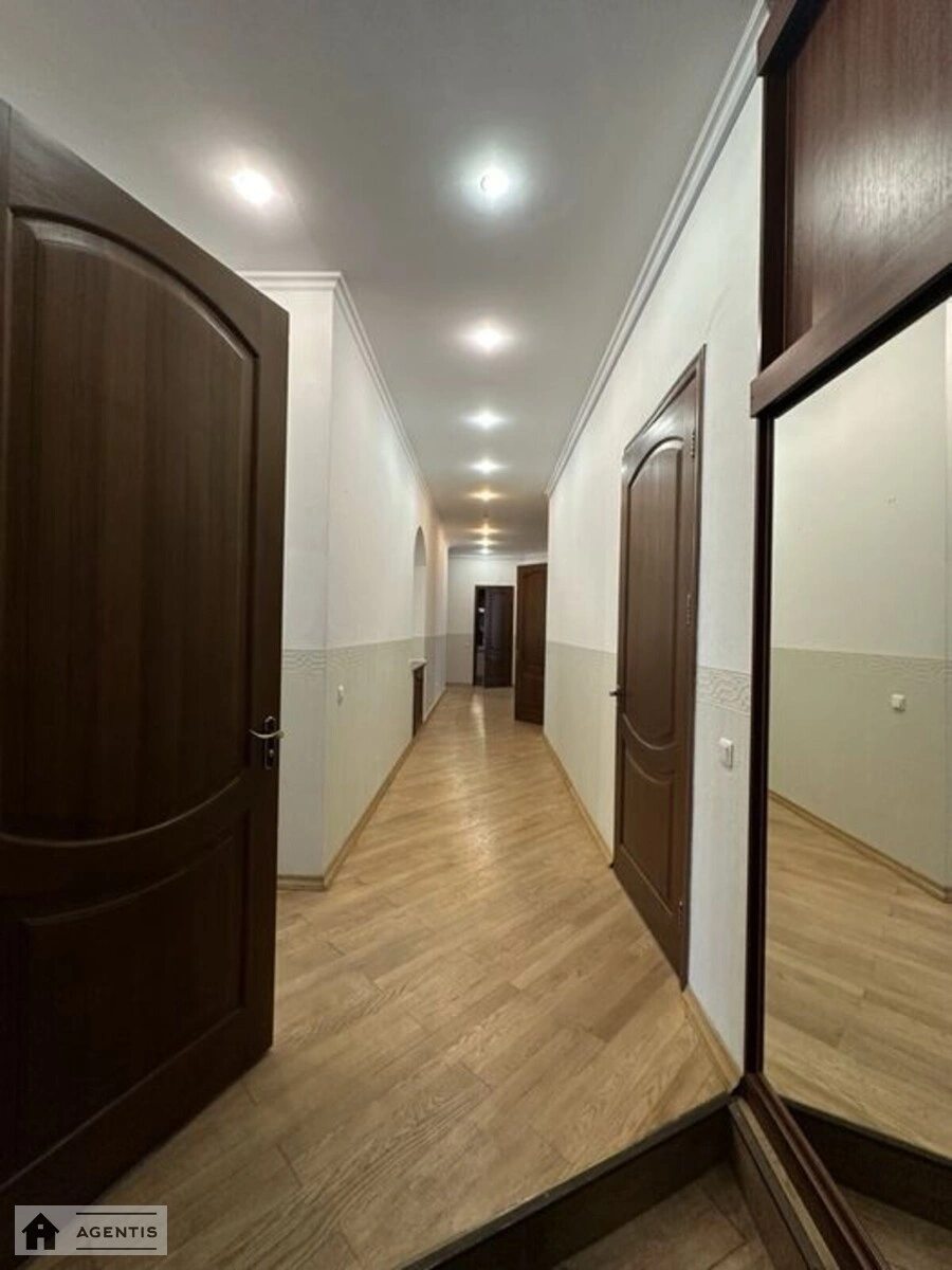 Apartment for rent 5 rooms, 195 m², 4th fl./6 floors. Yaroslaviv Val, Kyiv. 