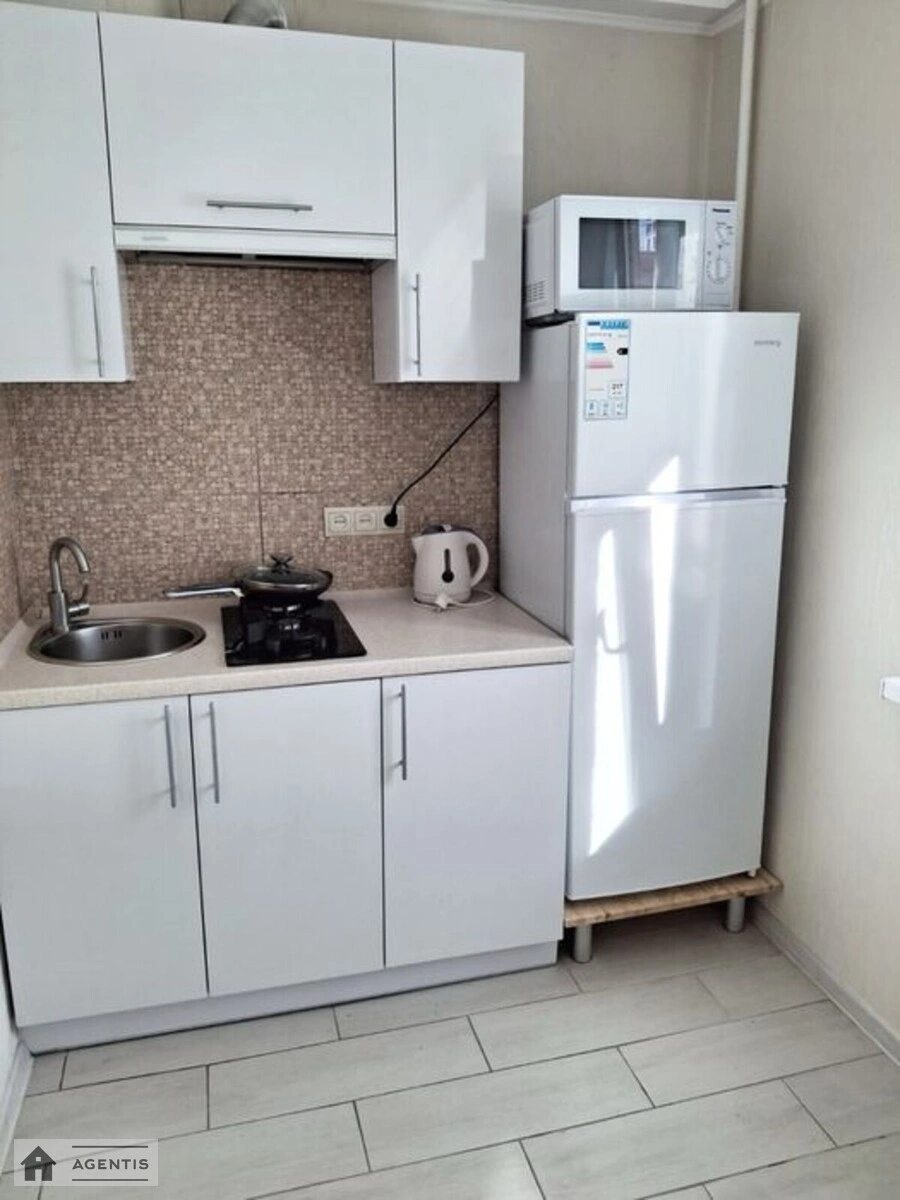 Apartment for rent 1 room, 35 m², 7th fl./9 floors. 2, Isaakyana 2, Kyiv. 