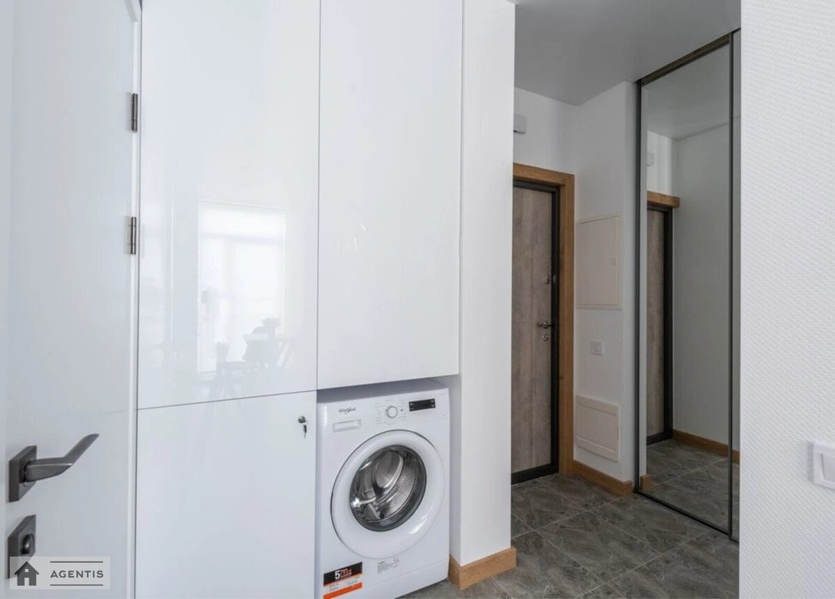 Сдам квартиру 1 комната, 38 m², 7 эт./9 этажей. Регенераторная 4, Киев. 