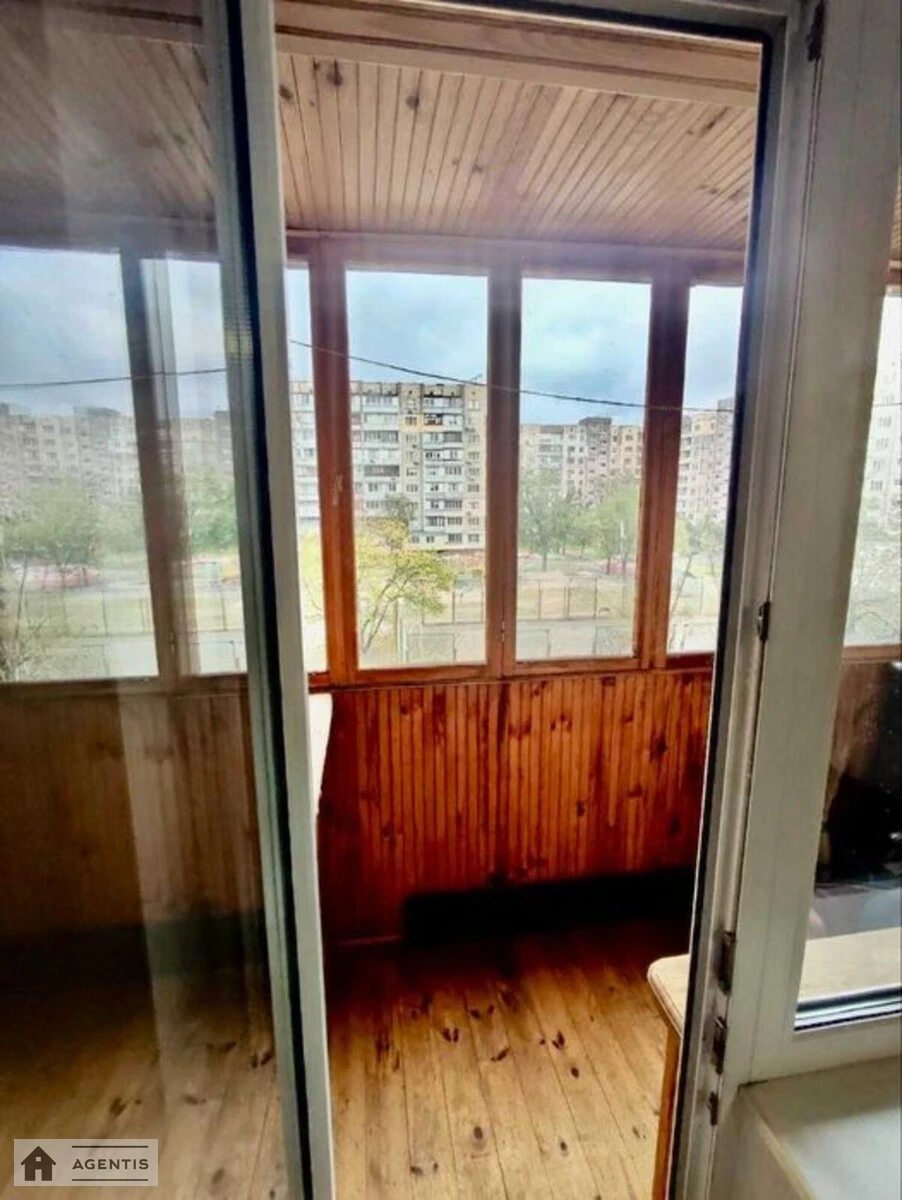 Apartment for rent 1 room, 36 m², 3rd fl./9 floors. 18, Pivnichna 18, Kyiv. 