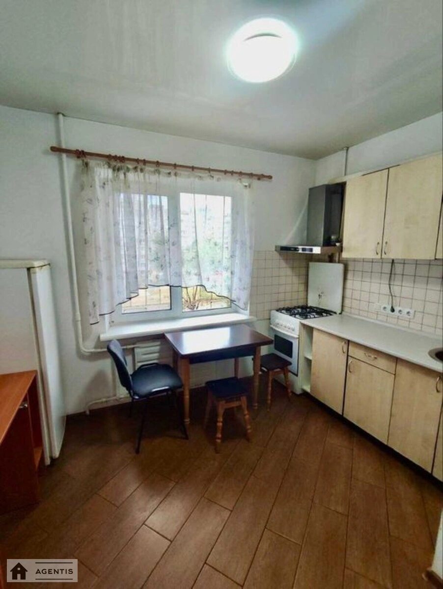 Сдам квартиру 1 комната, 36 m², 3 эт./9 этажей. 18, Северная 18, Киев. 