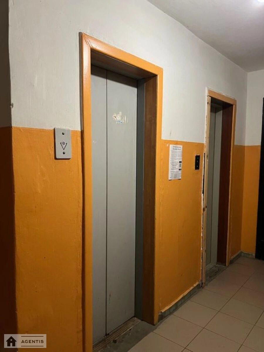 Здам квартиру 3 кімнати, 78 m², 11 пов./12 поверхів. Івана Маряненка пров., Київ. 