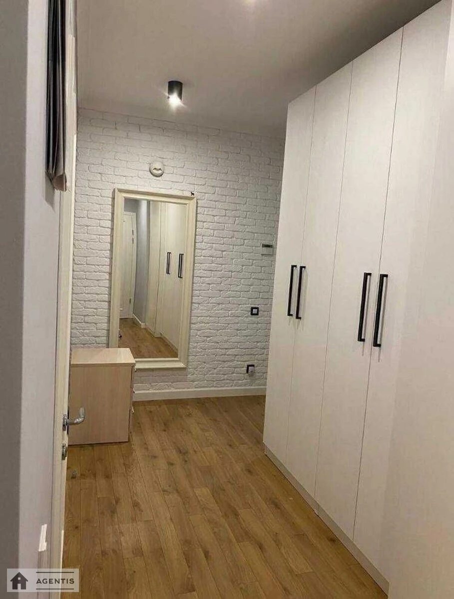 Сдам квартиру 1 комната, 60 m², 2 эт./21 этаж. Златоустівська вул., Киев. 