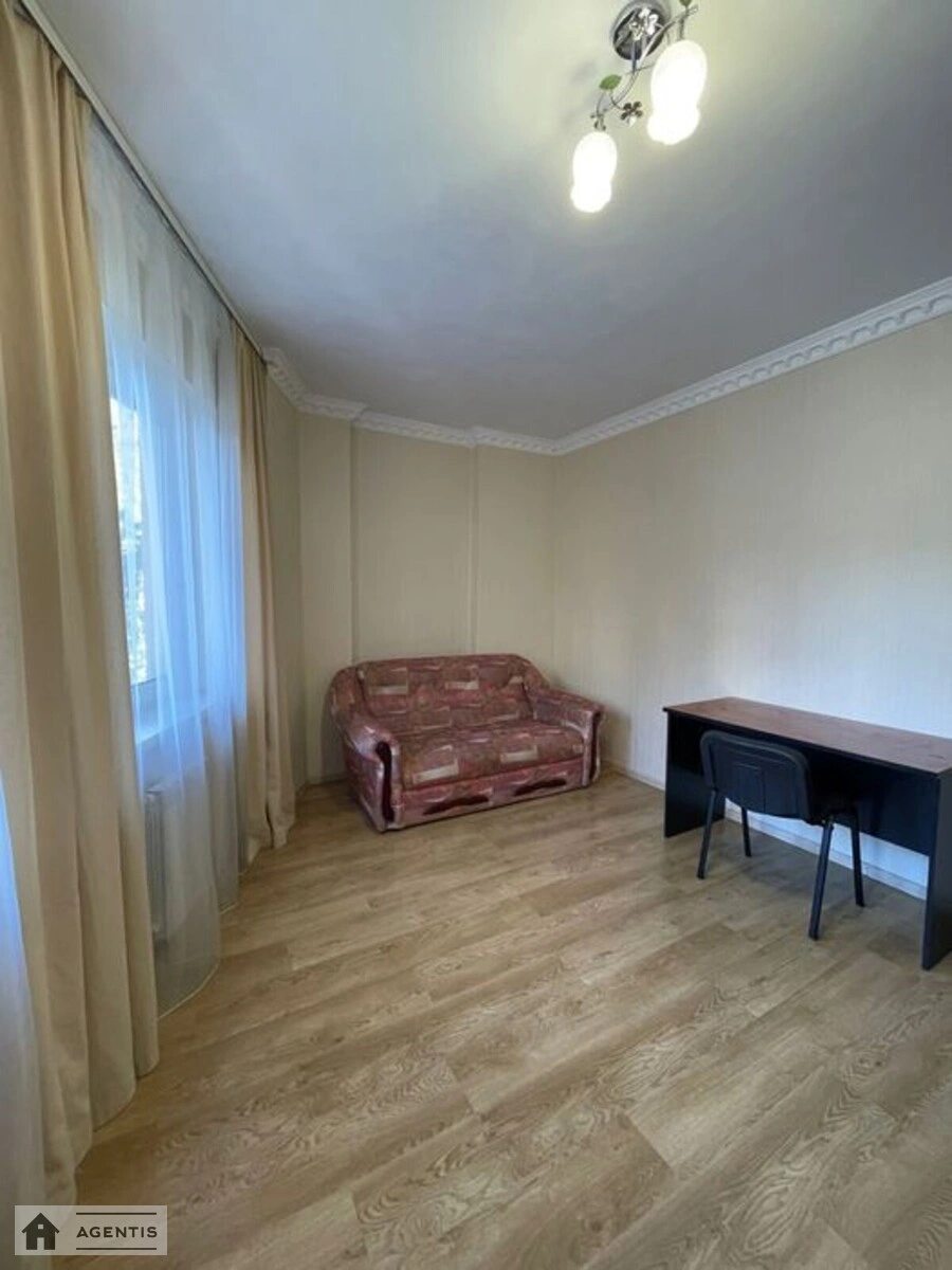 Сдам квартиру 2 комнаты, 61 m², 2 эт./22 этажа. Віктора Забіли вул. (Цулукідзе), Киев. 