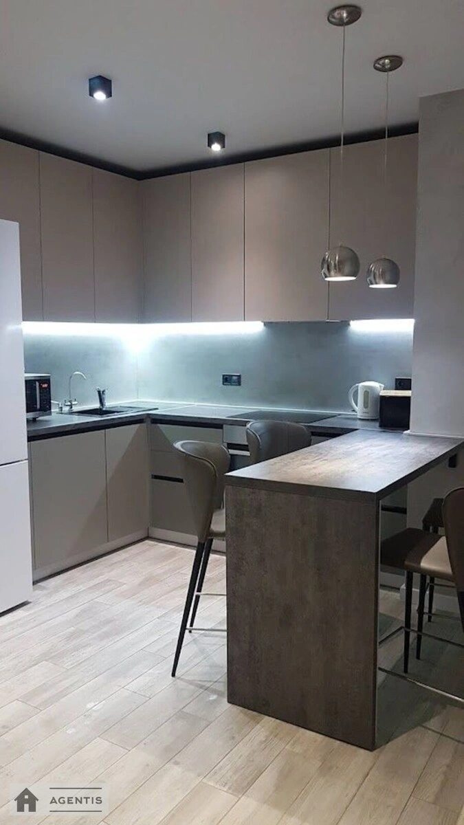 Сдам квартиру 2 комнаты, 50 m², 3 эт./25 этажей. Олександра Олеся вул., Киев. 