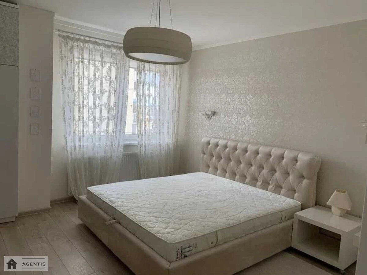 Сдам квартиру 3 комнаты, 90 m², 7 эт./23 этажа. 18, Митрополита Василя Липківського вул. (Урицького), Киев. 