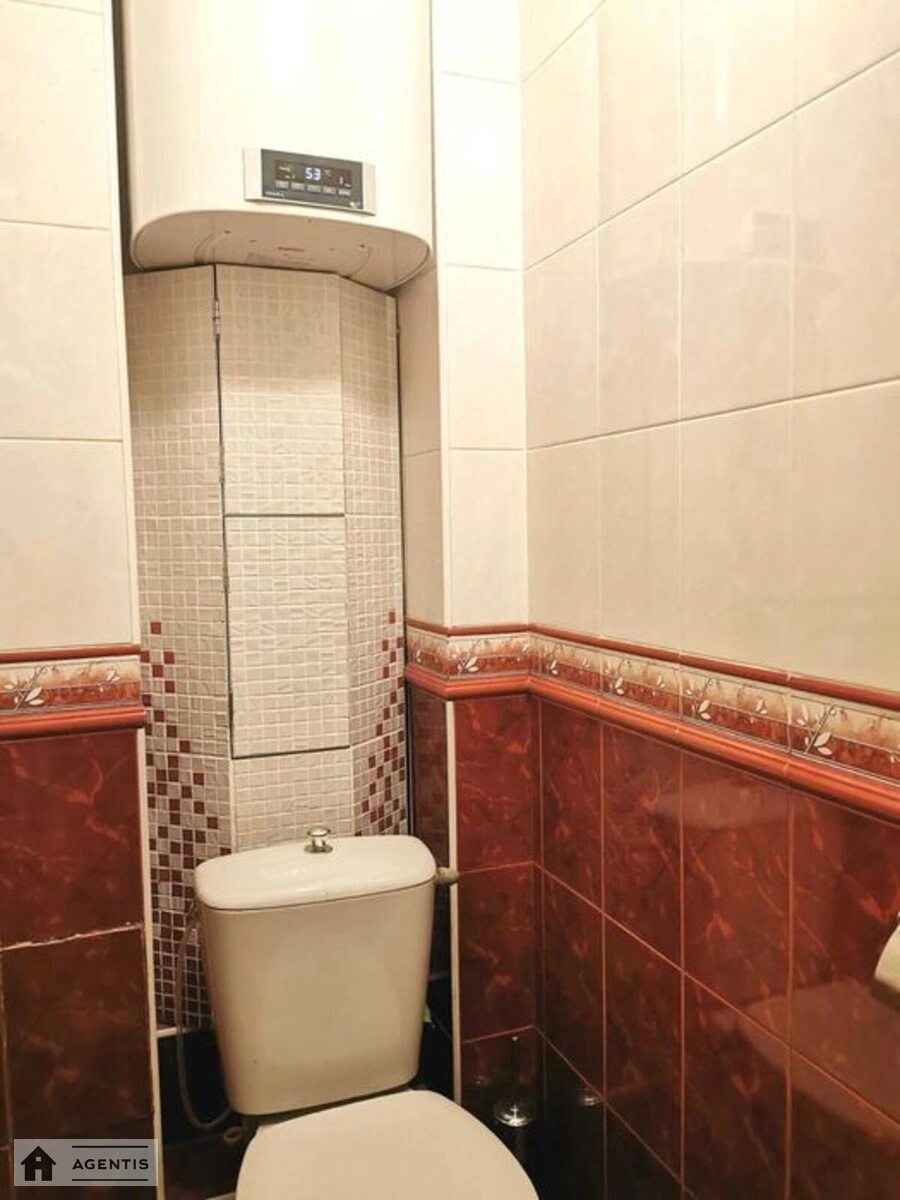 Сдам квартиру 2 комнаты, 67 m², 11 эт./14 этажей. 7, Вишняковская 7, Киев. 