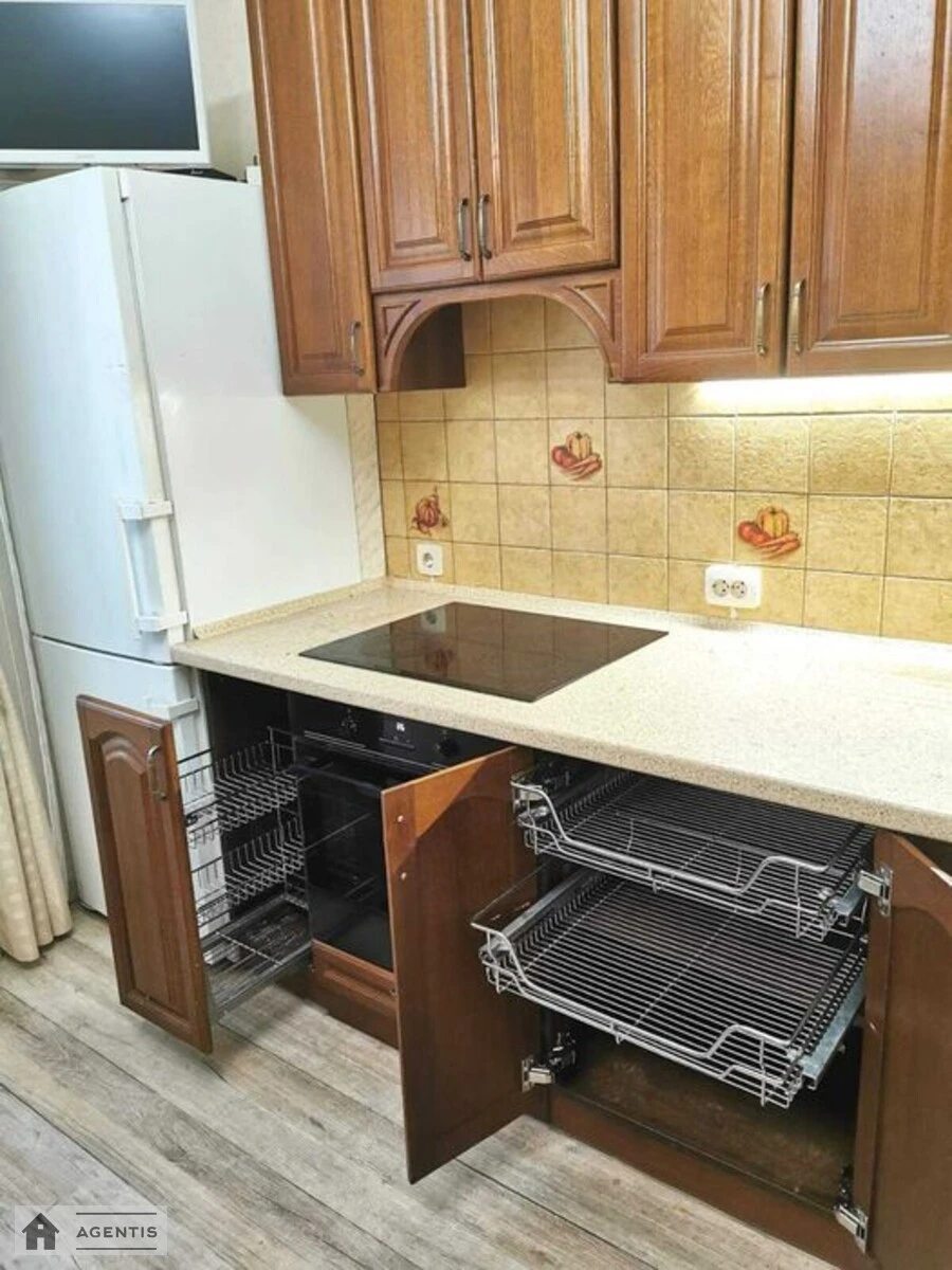 Apartment for rent 2 rooms, 67 m², 11th fl./14 floors. 7, Vyshnyakivska 7, Kyiv. 