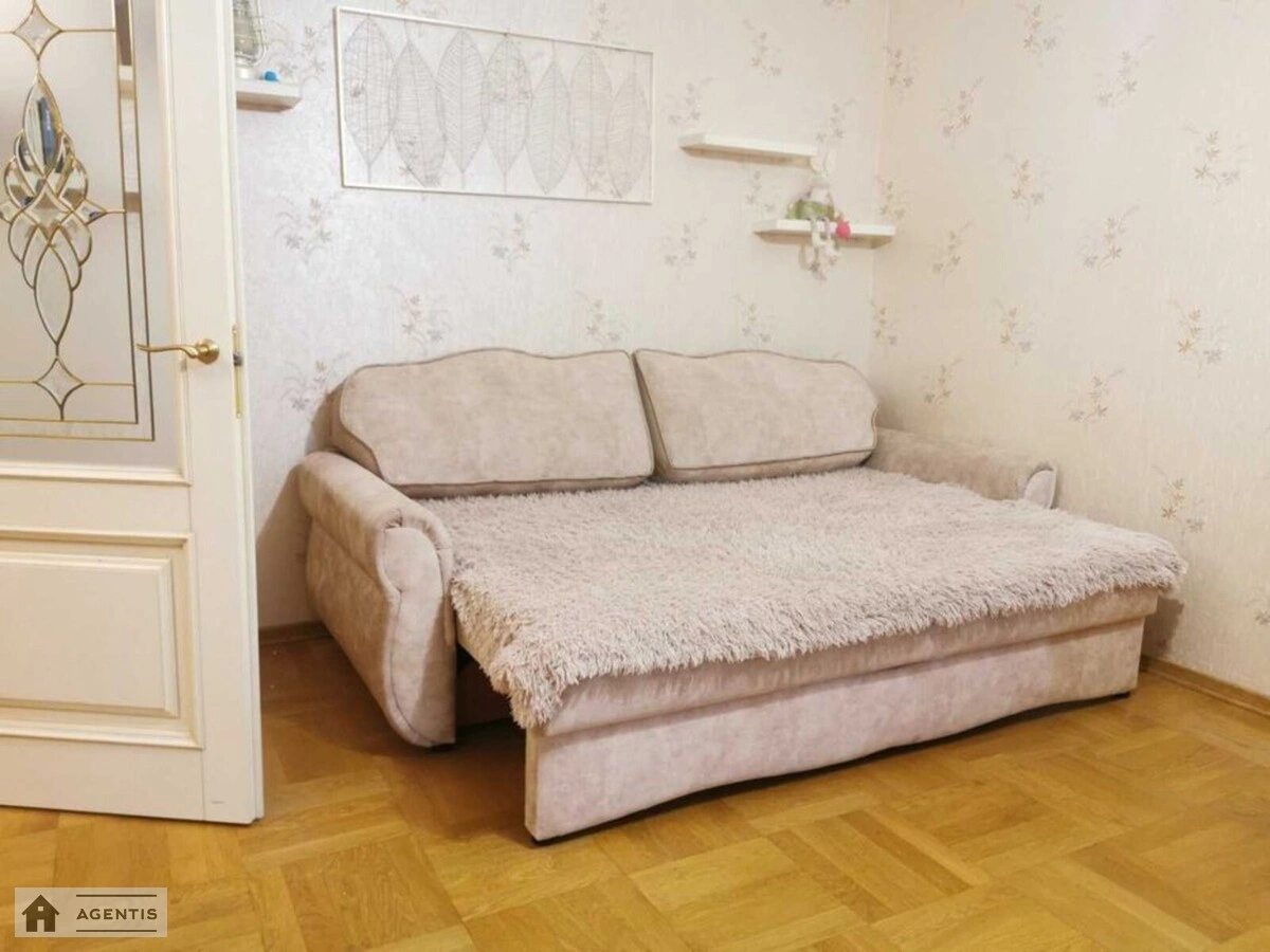 Сдам квартиру 2 комнаты, 67 m², 11 эт./14 этажей. 7, Вишняковская 7, Киев. 