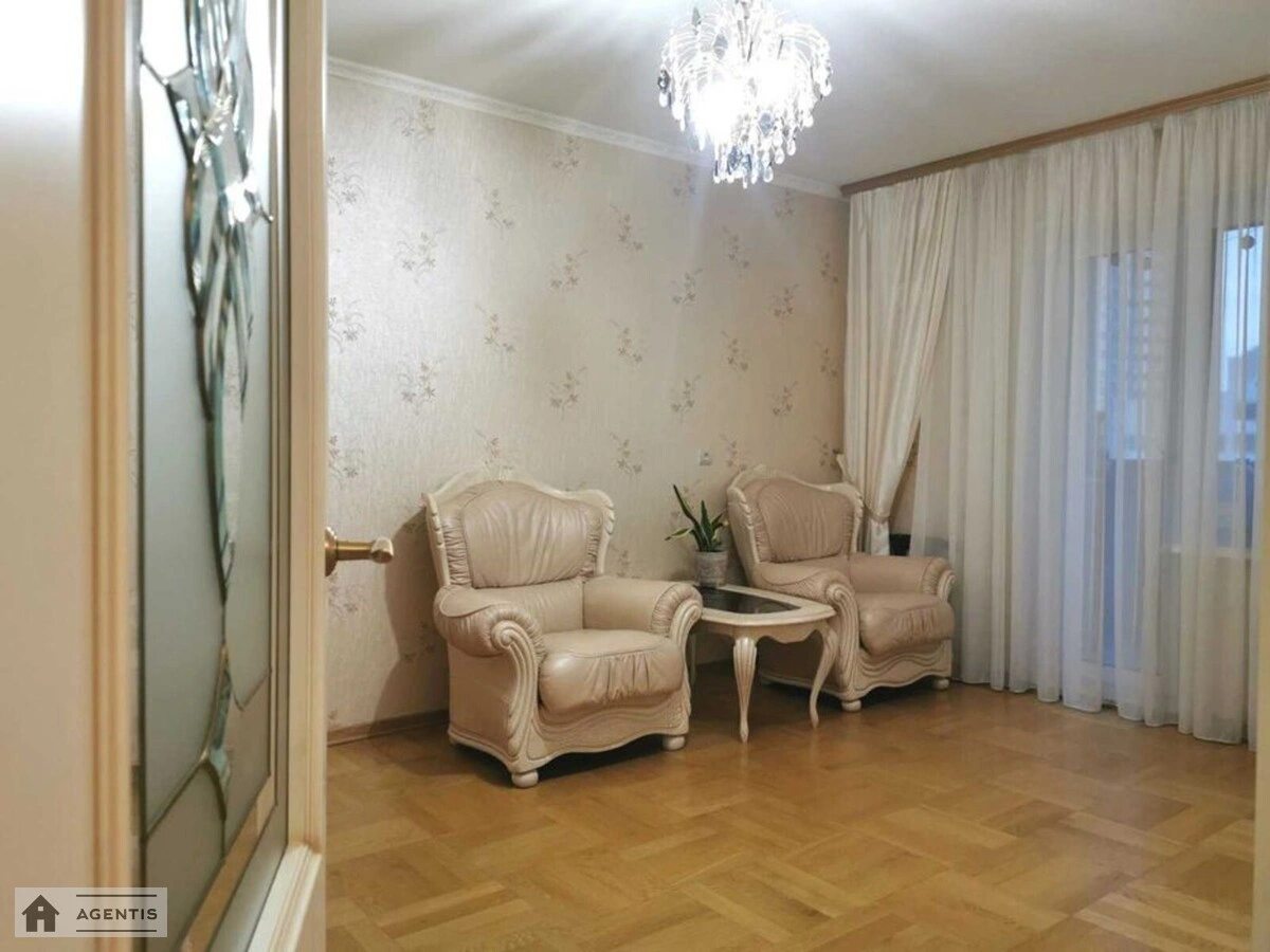 Сдам квартиру 2 комнаты, 67 m², 11 эт./14 этажей. 7, Вишняковская 7, Киев. 