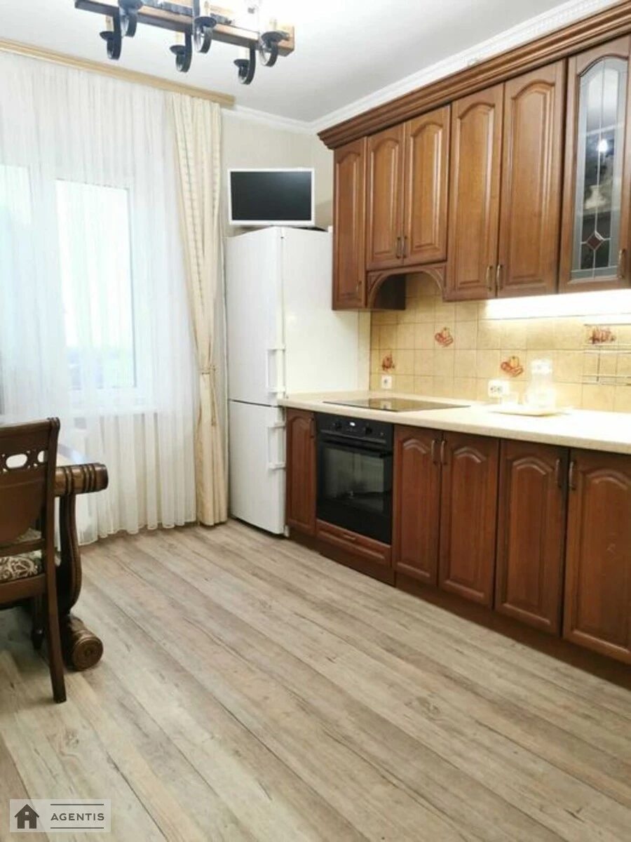 Сдам квартиру 2 комнаты, 67 m², 11 эт./14 этажей. 7, Вишняковская 7, Киев. 