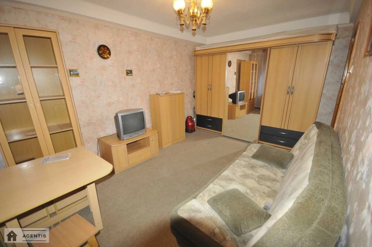 Apartment for rent 2 rooms, 45 m², 3rd fl./5 floors. Danyla Shcherbakivskoho vul. Shcherbakova, Kyiv. 