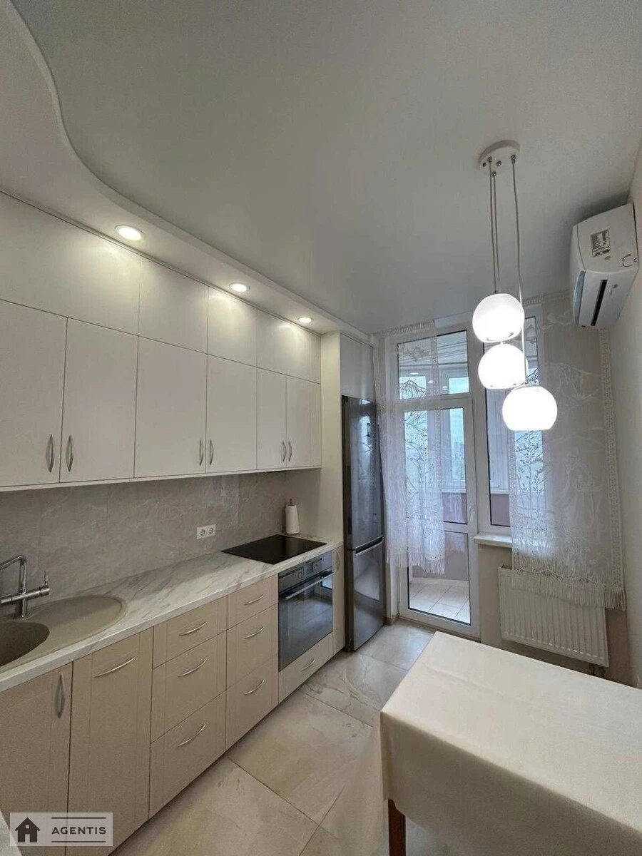 Сдам квартиру 1 комната, 36 m², 13 эт./27 этажей. 3, Светлая 3, Киев. 