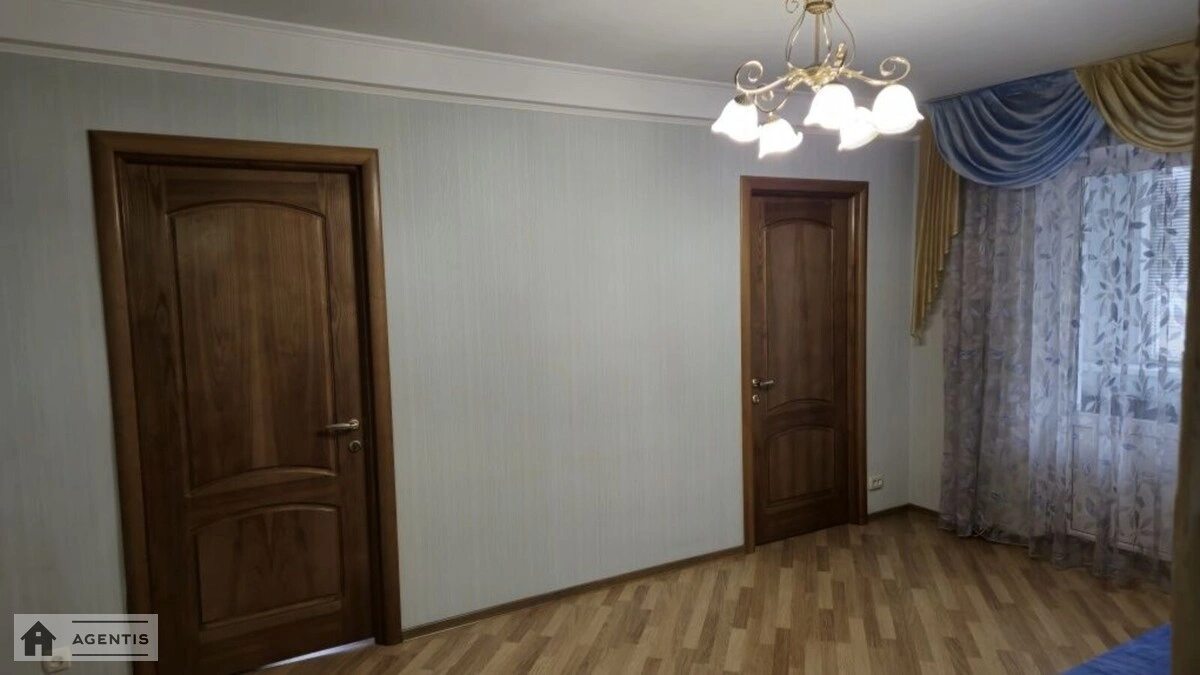 Сдам квартиру 2 комнаты, 50 m², 4 эт./9 этажей. Днепровская набережная, Киев. 