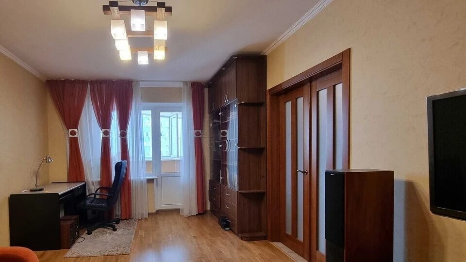 Сдам квартиру 3 комнаты, 97 m², 10 эт./22 этажа. 4, Олени Пчілки вул., Киев. 