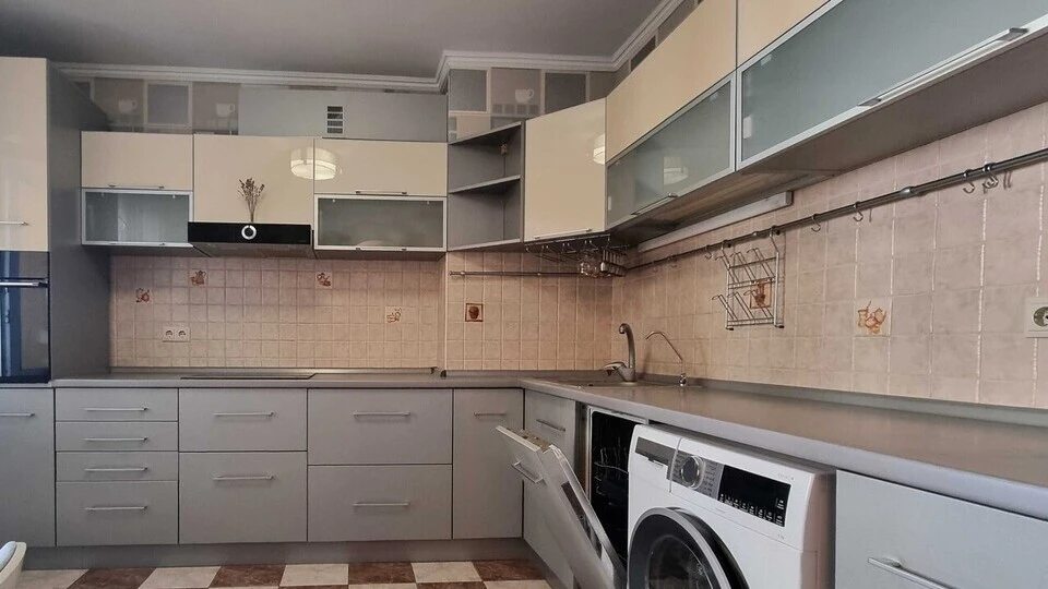 Сдам квартиру 3 комнаты, 97 m², 10 эт./22 этажа. 4, Олени Пчілки вул., Киев. 