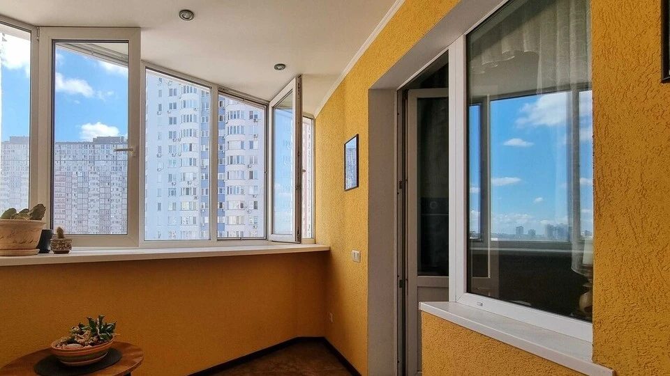 Сдам квартиру 3 комнаты, 97 m², 10 эт./22 этажа. 4, Олени Пчілки вул., Киев. 