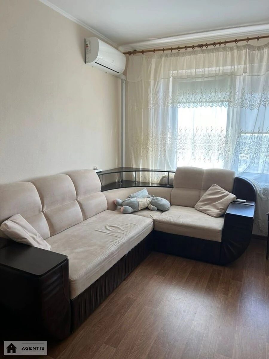 Сдам квартиру 1 комната, 38 m², 24 эт./25 этажей. Дарницкий район, Киев. 