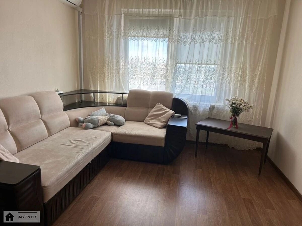 Сдам квартиру 1 комната, 38 m², 24 эт./25 этажей. Дарницкий район, Киев. 