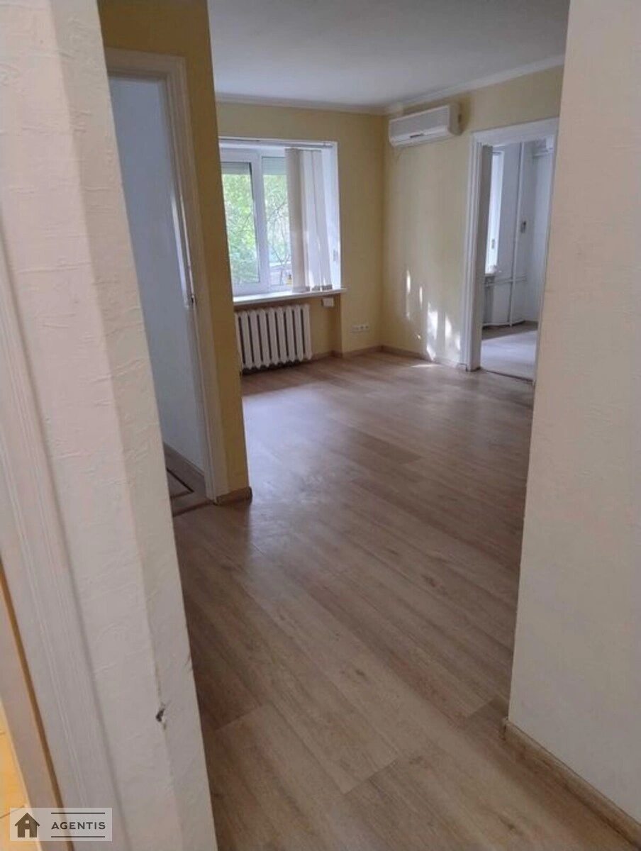 Здам квартиру 3 кімнати, 55 m², 1 пов./5 поверхів. 4, Євгена Гуцала пров. (Кутузова), Київ. 