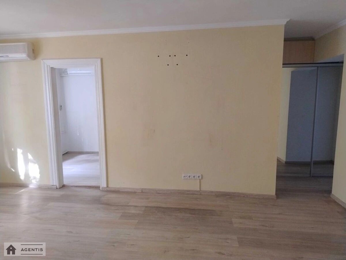 Здам квартиру 3 кімнати, 55 m², 1 пов./5 поверхів. 4, Євгена Гуцала пров. (Кутузова), Київ. 