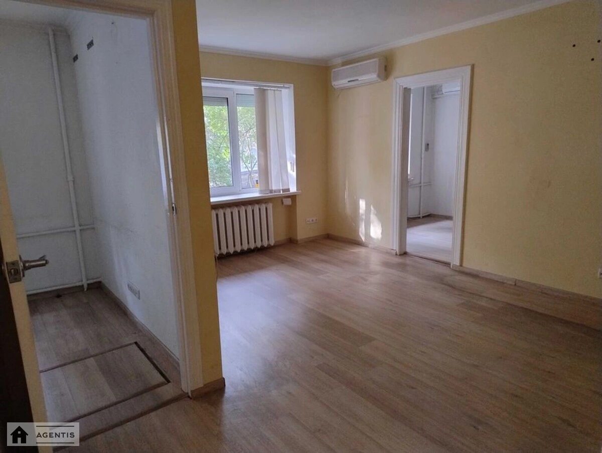 Здам квартиру 3 кімнати, 55 m², 1 пов./5 поверхів. 4, Євгена Гуцала пров. (Кутузова), Київ. 