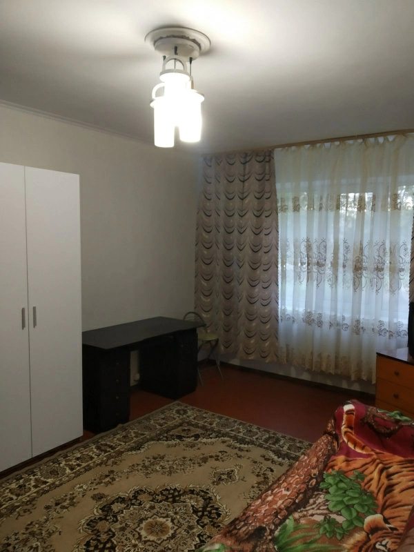 Продаж квартири. 1 room, 35 m², 1st floor/9 floors. 6, Смолича Юрія 6, Київ. 