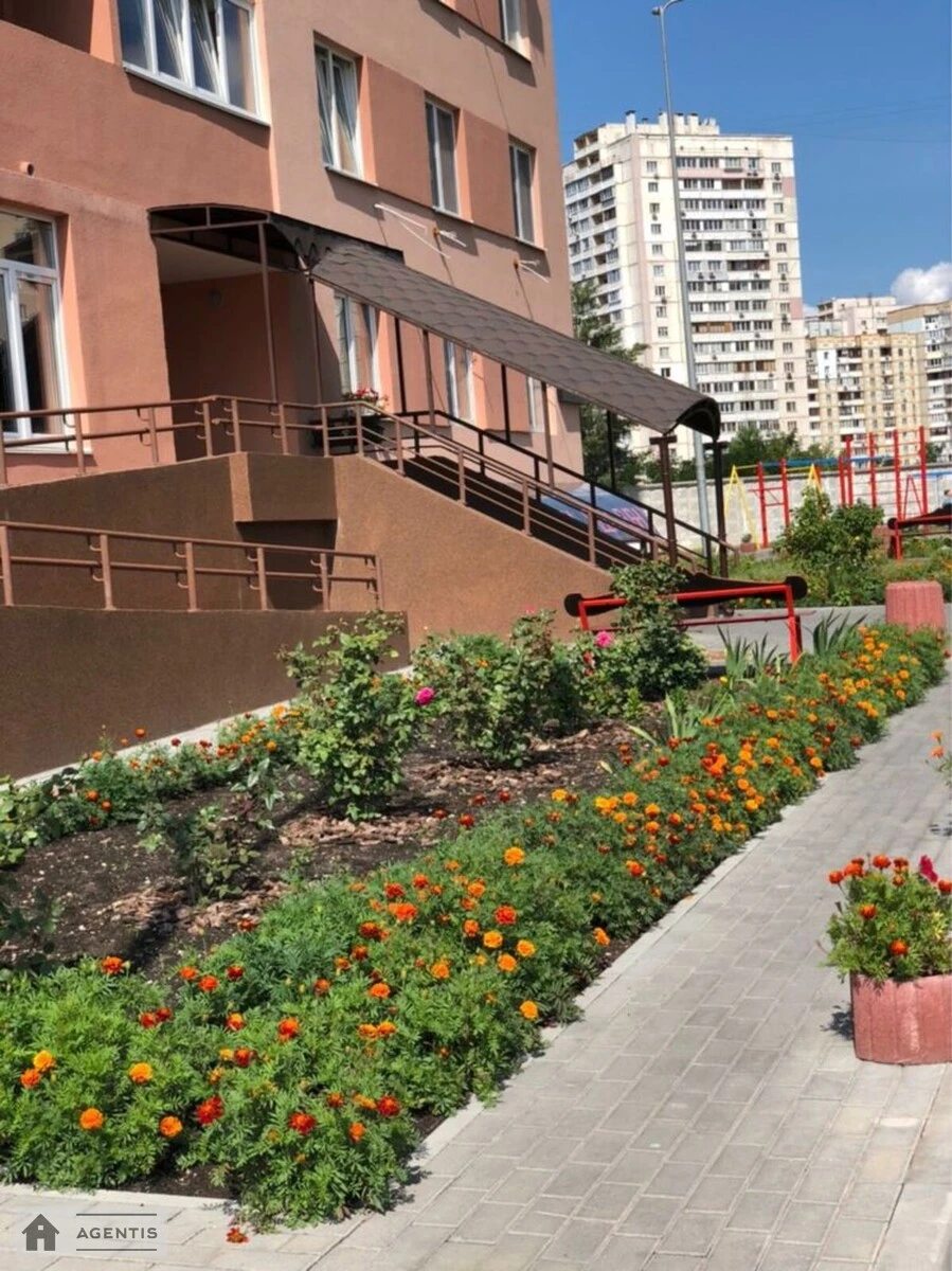 Здам квартиру 1 кімната, 45 m², 9 пов./25 поверхів. 15, Соломії Крушельницької вул., Київ. 