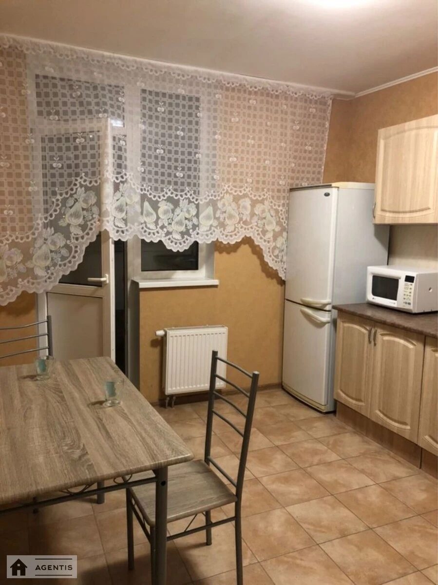 Здам квартиру 1 кімната, 45 m², 9 пов./25 поверхів. 15, Соломії Крушельницької вул., Київ. 