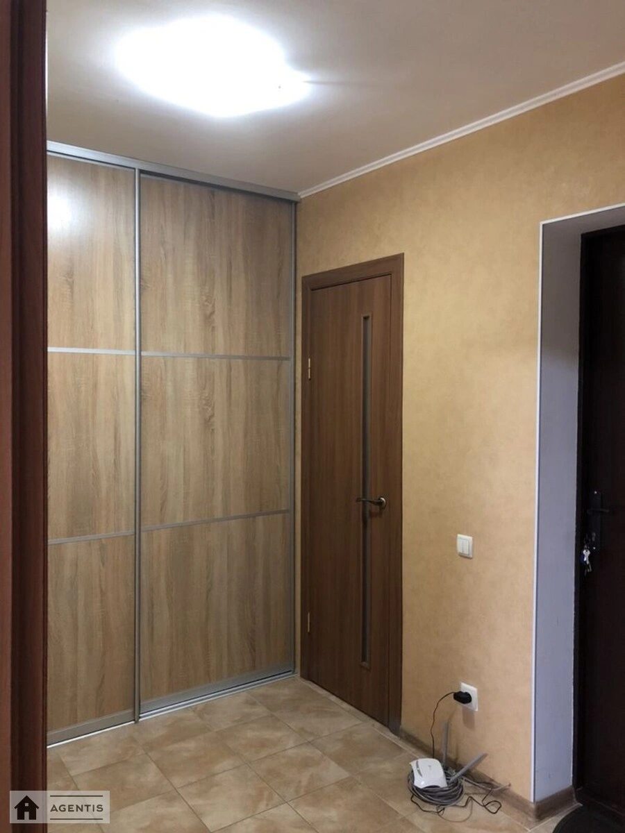 Здам квартиру 1 кімната, 45 m², 9 пов./25 поверхів. 15, Соломії Крушельницької вул., Київ. 