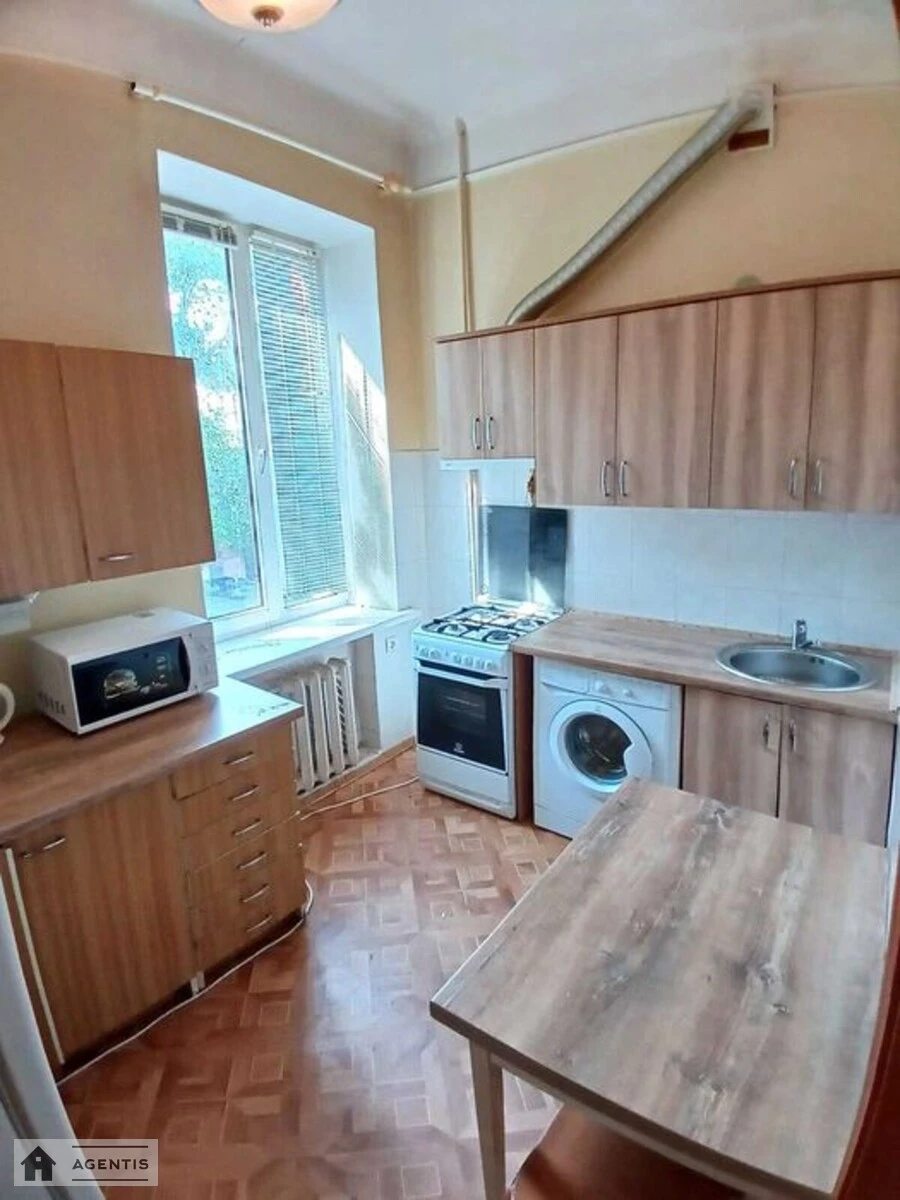 Сдам квартиру 2 комнаты, 64 m², 3 эт./5 этажей. 55, Петра Дорошенка вул. (Ленінська), Киев. 