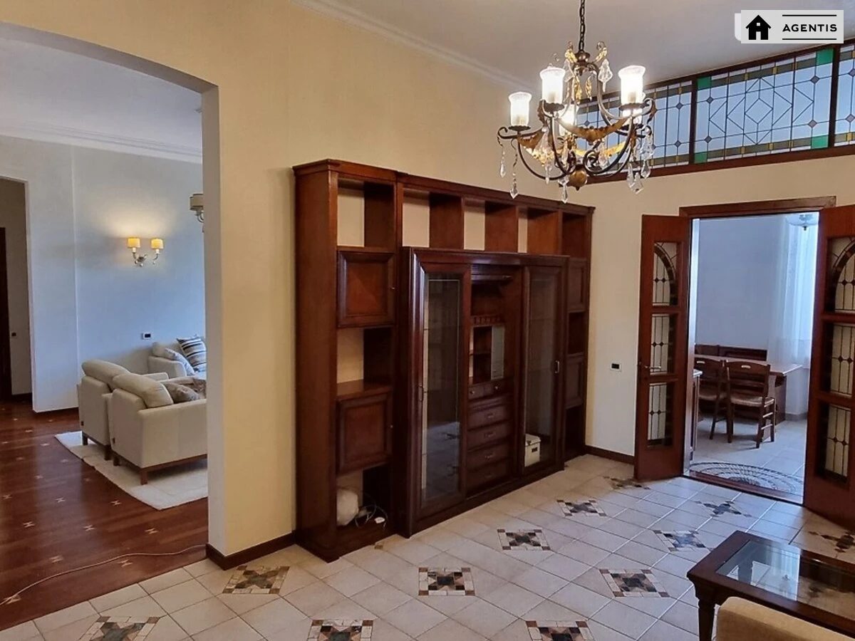 Apartment for rent 3 rooms, 110 m², 3rd fl./5 floors. 2, Andriyivskiy 2, Kyiv. 