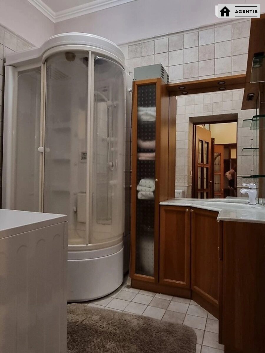 Apartment for rent 3 rooms, 110 m², 3rd fl./5 floors. 2, Andriyivskiy 2, Kyiv. 