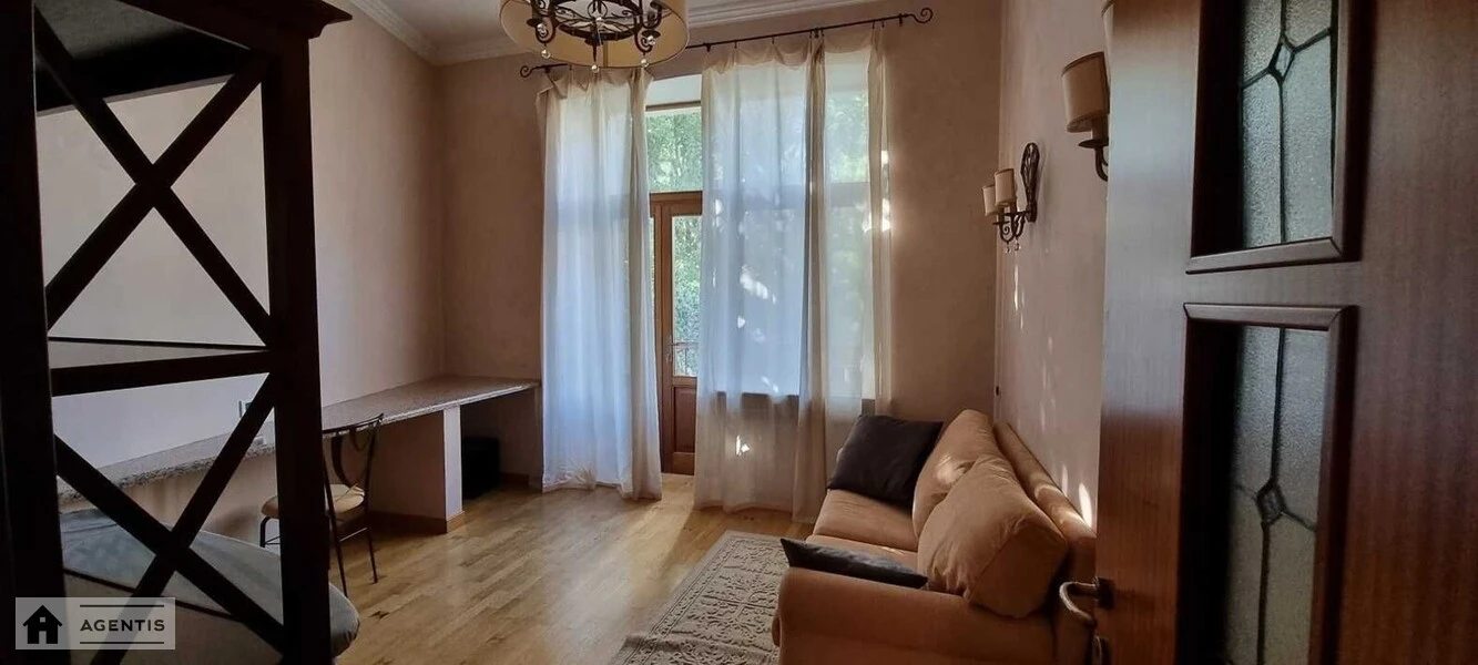 Apartment for rent 3 rooms, 110 m², 3rd fl./5 floors. 2, Andriyivskiy 2, Kyiv. 