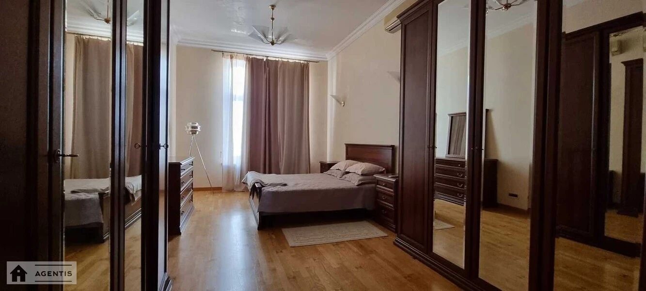 Apartment for rent 3 rooms, 110 m², 3rd fl./5 floors. 2, Andriyivskiy 2, Kyiv. 