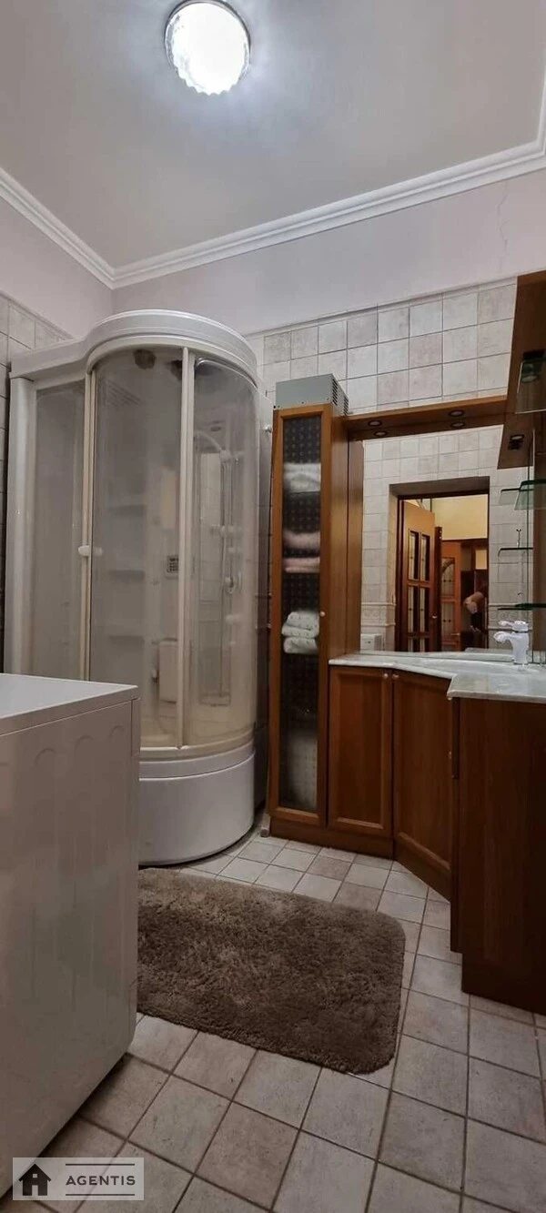 Apartment for rent 3 rooms, 110 m², 3rd fl./5 floors. 2, Andriyivskiy 2, Kyiv. 